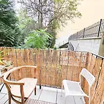 Prague Atmosphere - Modern Flat With Balcony